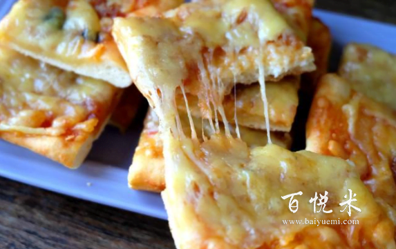 晚上揉面早上烤,這個(gè)披薩味道好,小孩子最愛了